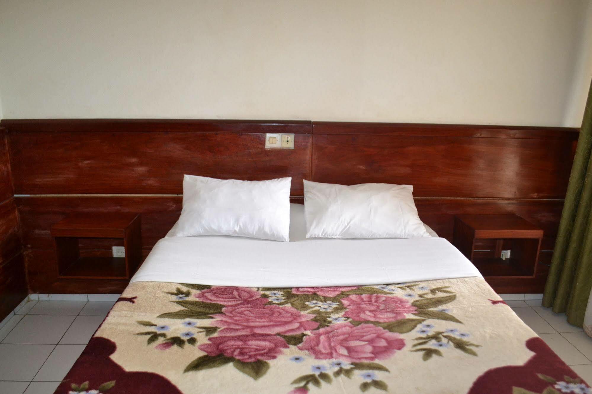 Hotel Le Diplomate Yaoundé Exterior photo