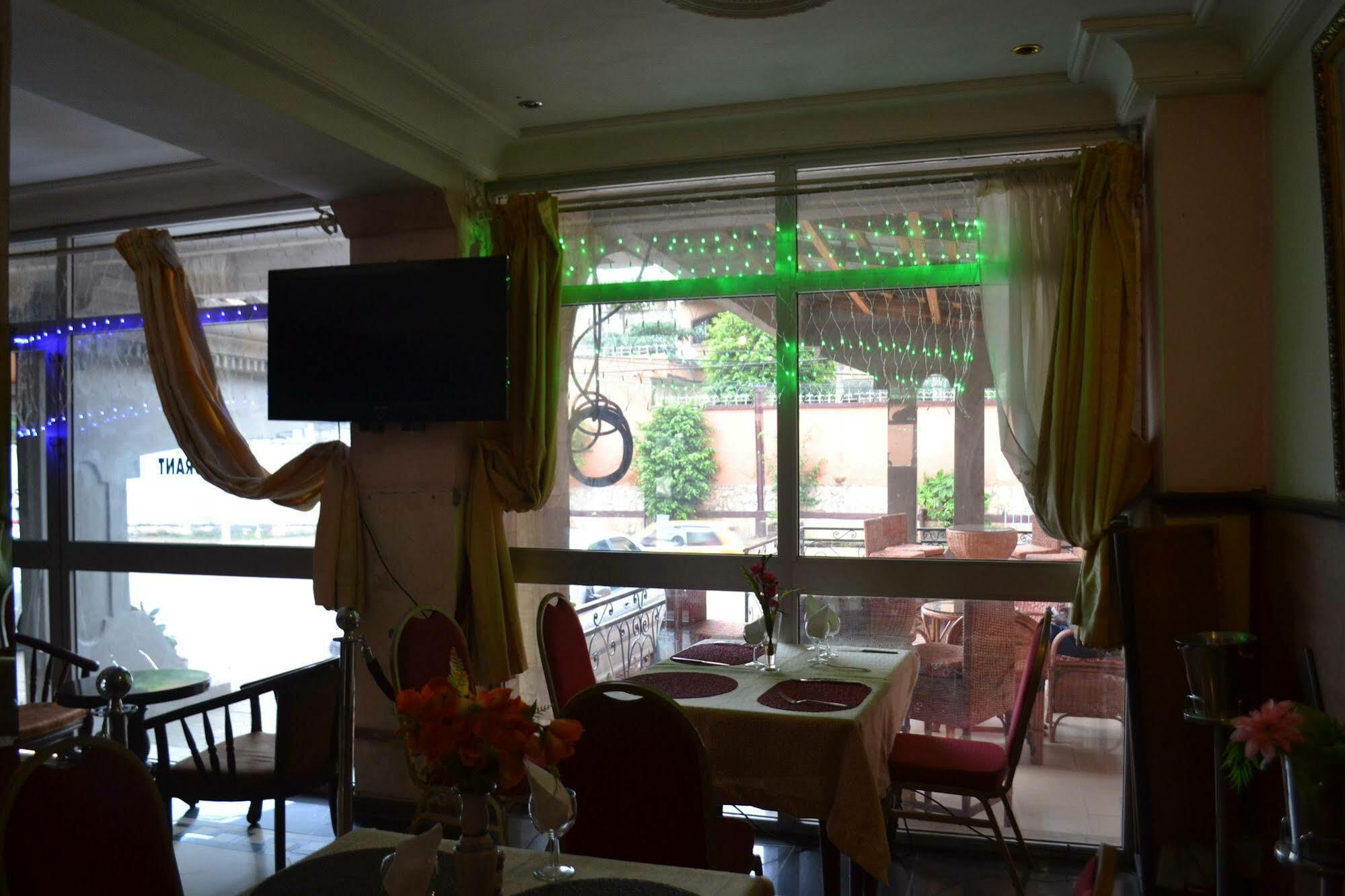Hotel Le Diplomate Yaoundé Exterior photo